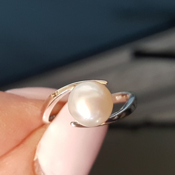 Jewelry - WHITE SALE❣Cultured White Pearl Solitaire